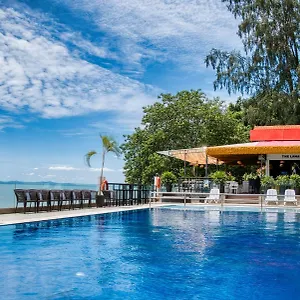 Sentral Seaview @ ​beachfront Hotel
